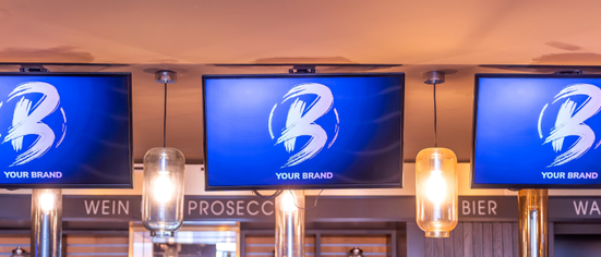 Bild von 3 hängenden Monitoren auf denen "Your Brand" steht